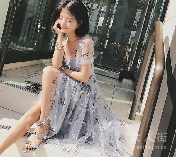 撩汉女神的穿搭，连衣裙凹造型示范