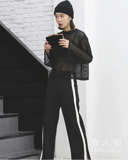 帅气的裙子穿搭，中性中透露出的女人味