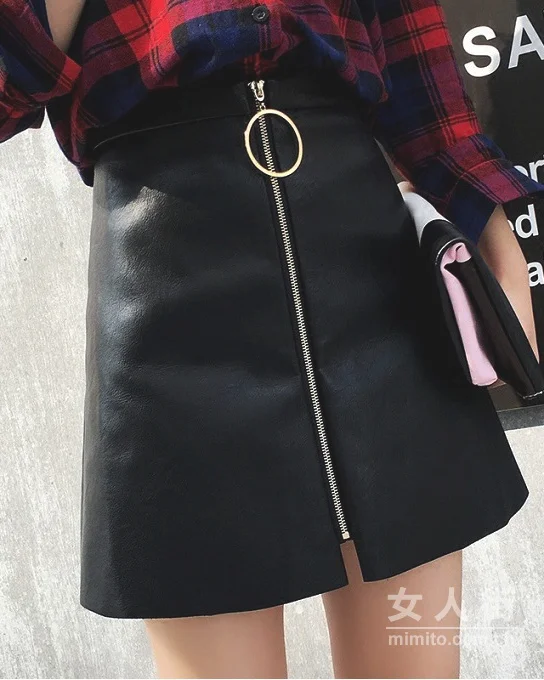 帅气的裙子穿搭，中性中透露出的女人味