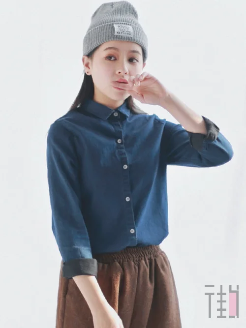女人也爱牛仔衬衫，干练与清新融为一体