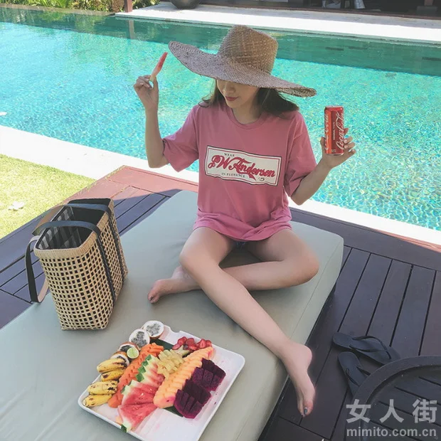 缤纷夏日，时髦T恤打造活力少女范
