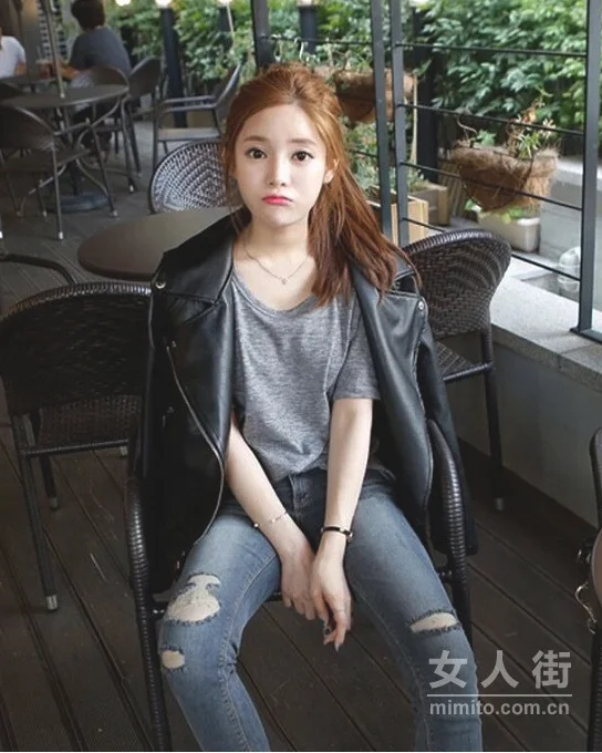 帅气的裙子穿搭，中性中透露出的女人味