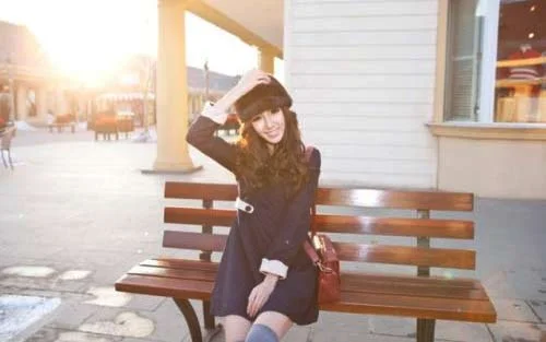 女人怎样搭配衣服_衣服颜色怎样搭配