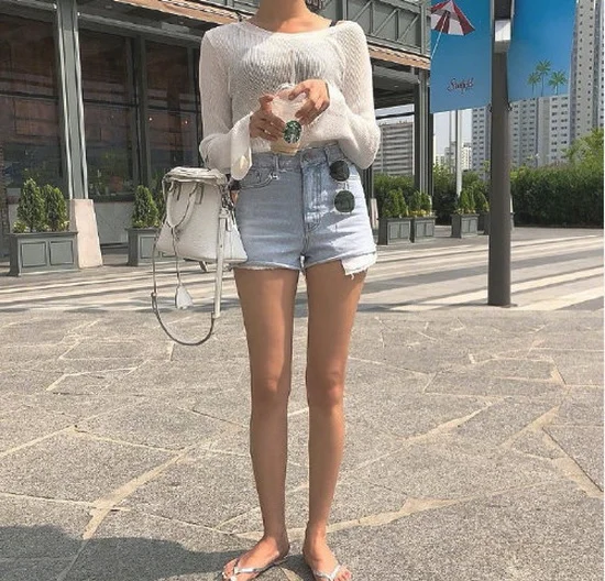 筷子腿女生简单日常的度假期穿搭