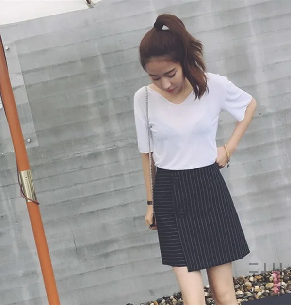 学街拍女王穿纯色T恤，从此路人变潮咖