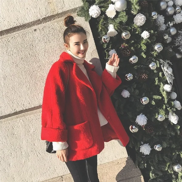 时髦女人短外套穿搭，打造街头百变风格