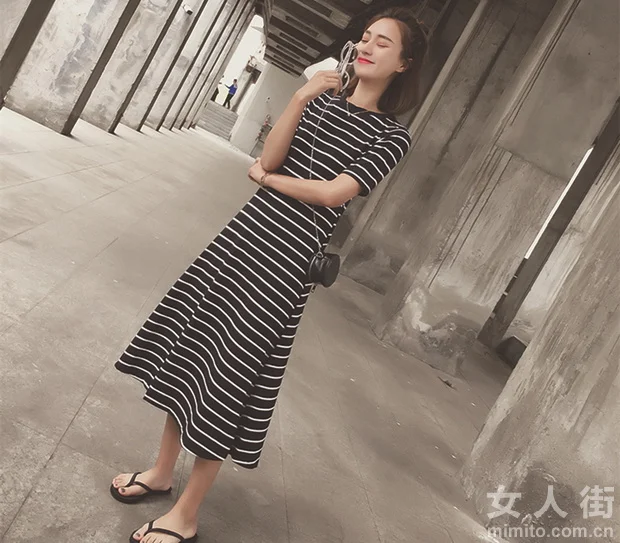 经典百搭小黑裙，掀起复古时尚新潮流