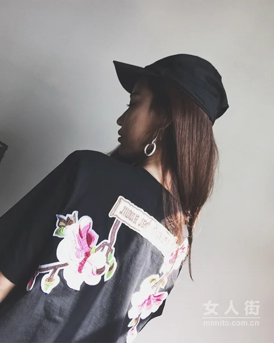 满大街的单衣，唯独T恤穿的认真