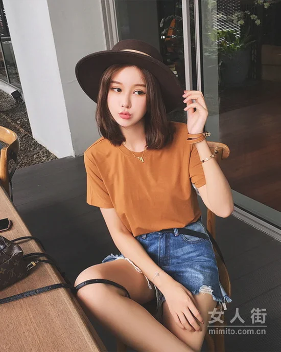 满大街的单衣，唯独T恤穿的认真