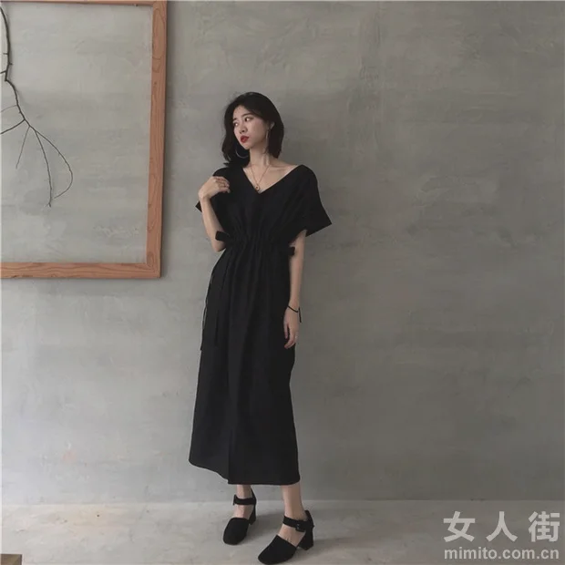 经典百搭小黑裙，掀起复古时尚新潮流