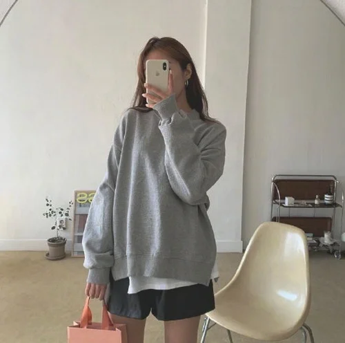 适合大学女生的春季净色日常穿搭示范