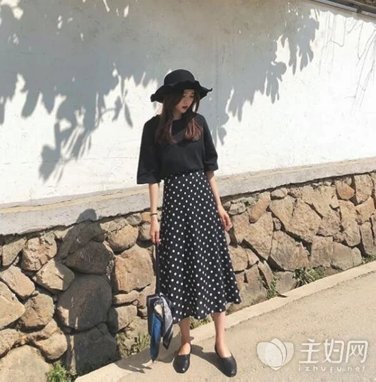 女生夏季黑色t恤搭配 7种穿搭示范让你瘦成闪电