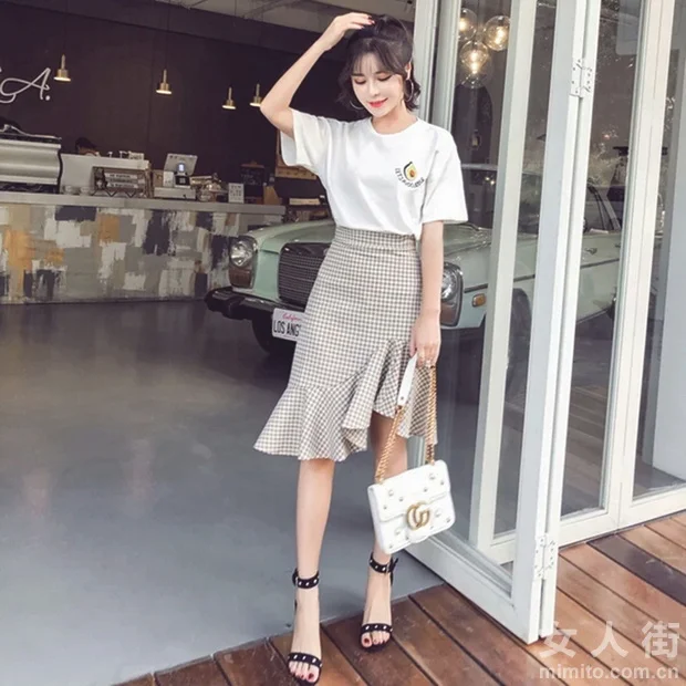 夏季甜蜜约会,T恤+格子裙狂撩汉