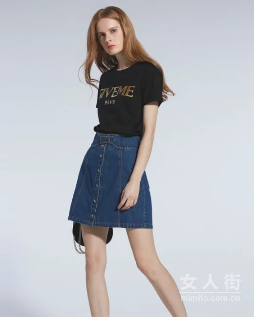 简单修身A字裙，吸睛搭配瘦腰显腿长