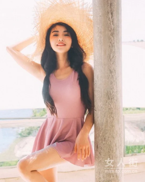 连体泳衣绝对是保守女生的大爱！