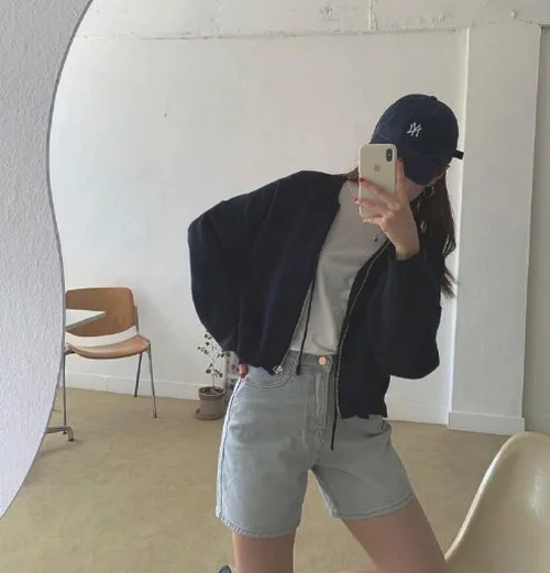 适合大学女生的春季净色日常穿搭示范