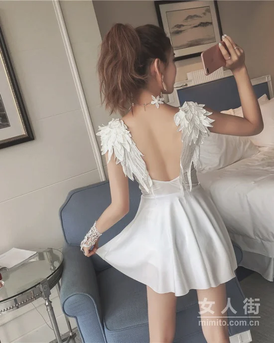连体泳衣绝对是保守女生的大爱！
