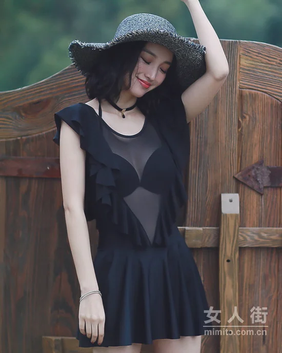 连体泳衣绝对是保守女生的大爱！