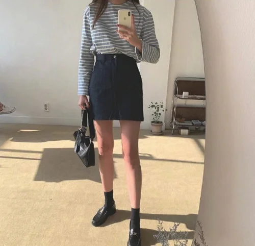 适合大学女生的春季净色日常穿搭示范