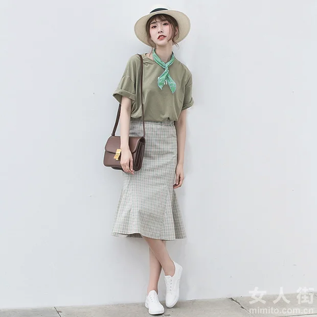 夏季甜蜜约会,T恤+格子裙狂撩汉