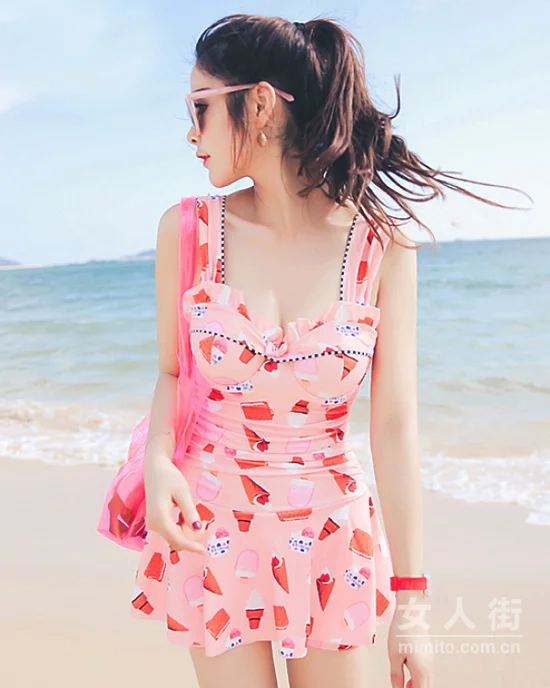 连体泳衣绝对是保守女生的大爱！