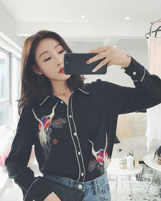 别致衬衣显心机,精致妞从头到尾穿搭