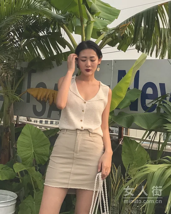 减龄短裙要这样穿，还你青春年少！