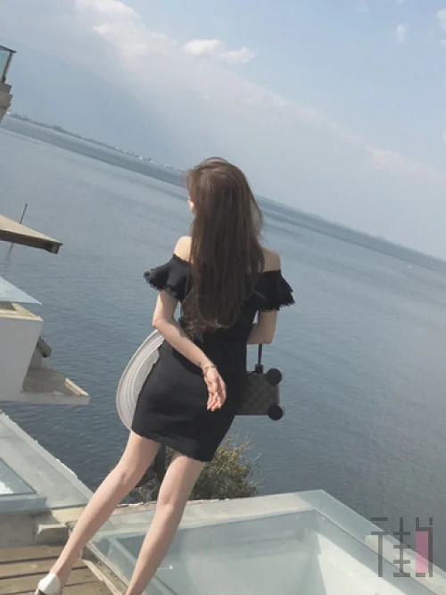 出行穿搭小心机 穿露肩衫做女神