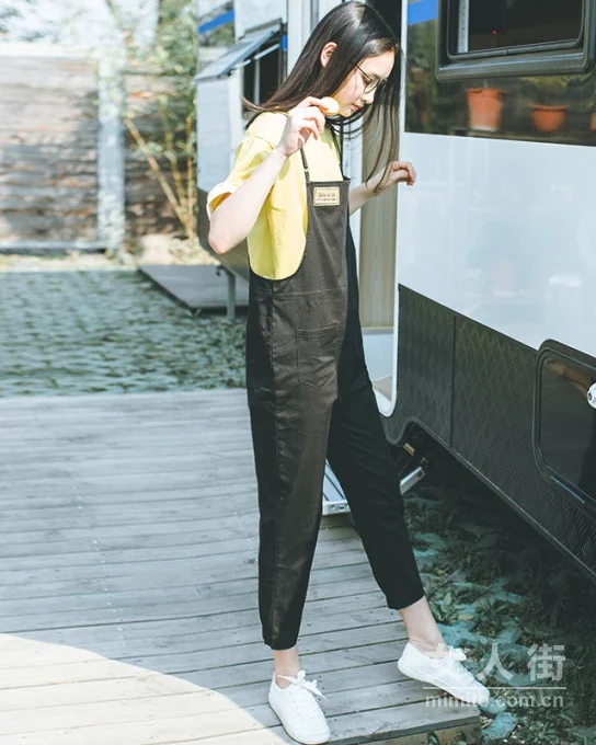 减龄背带裤，衬出的气质都是青春