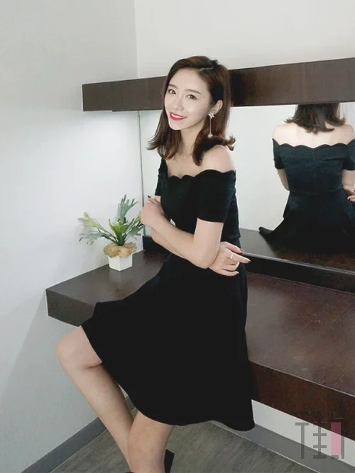 一字领上衣搭配，让性感和甜美加分