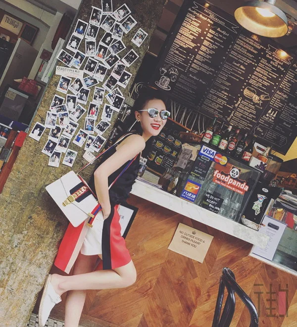 看大长腿！最显大长腿的“迷你裙穿搭”