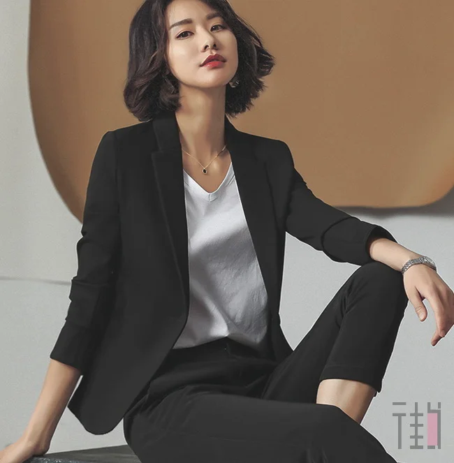春季选对小西装款式，轻松提升气质