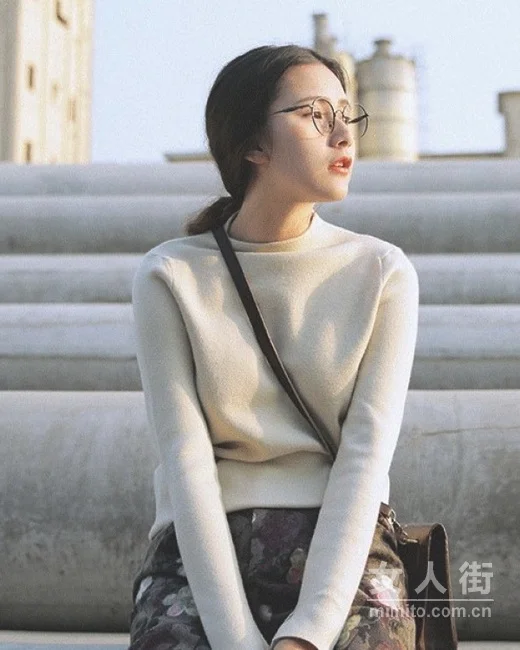 保暖与优雅兼具，针织衫的搭配示范