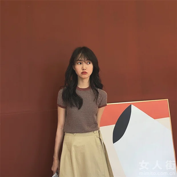 针织衫+半裙，穿出夏日知性美