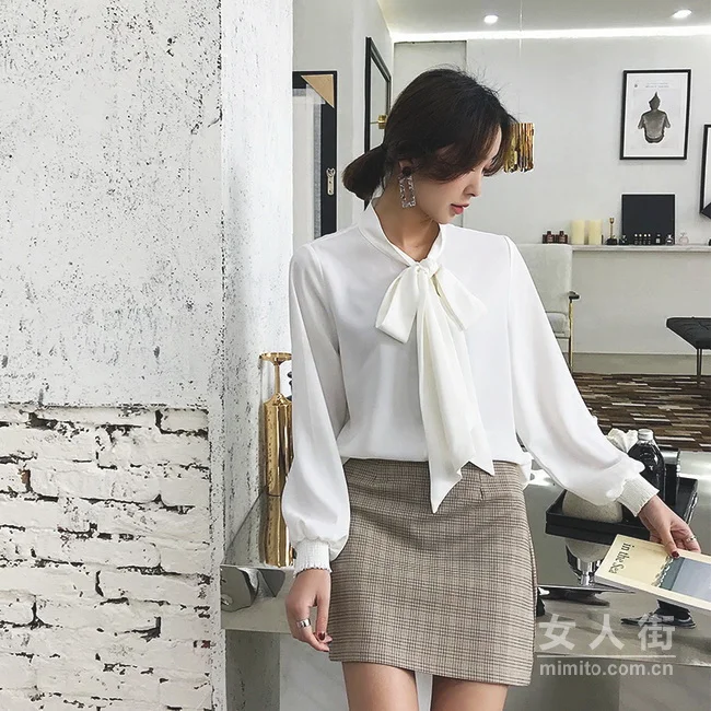 70后的女人穿衬衫，请不要塞进裙子里！