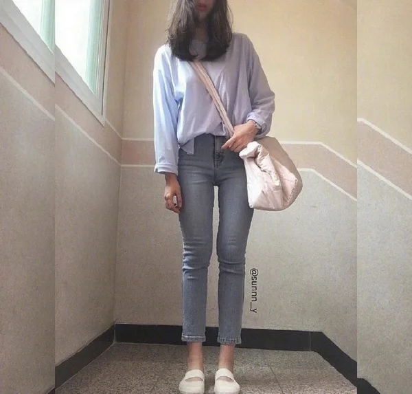 简单时尚的00后学生党日常穿搭