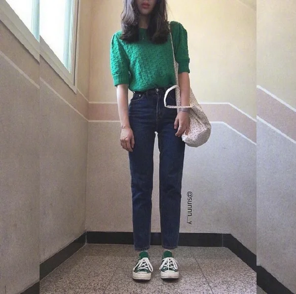 简单时尚的00后学生党日常穿搭