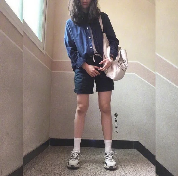 简单时尚的00后学生党日常穿搭