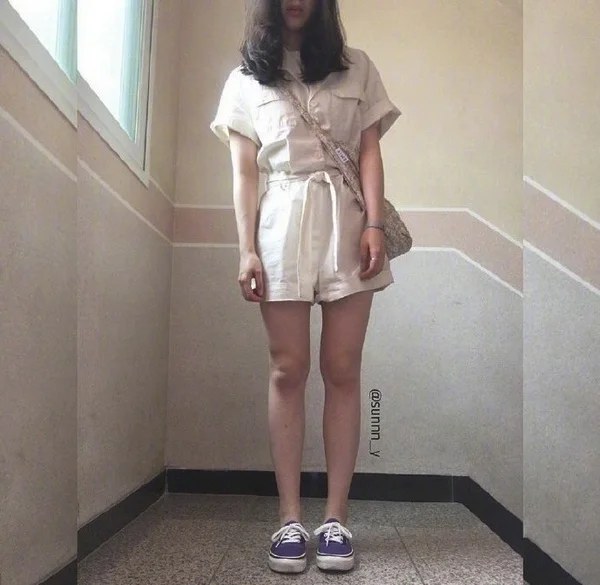 简单时尚的00后学生党日常穿搭