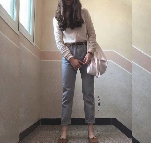 简单时尚的00后学生党日常穿搭