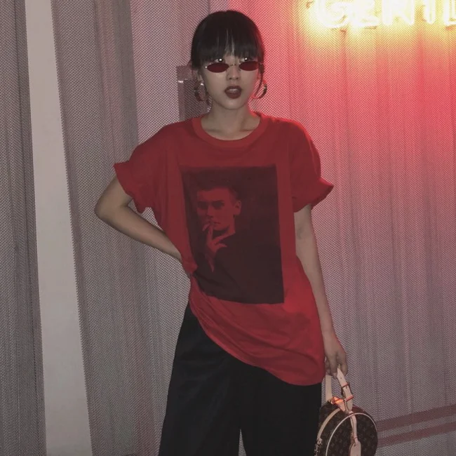 简单的欧美风T恤，百变潮流风格