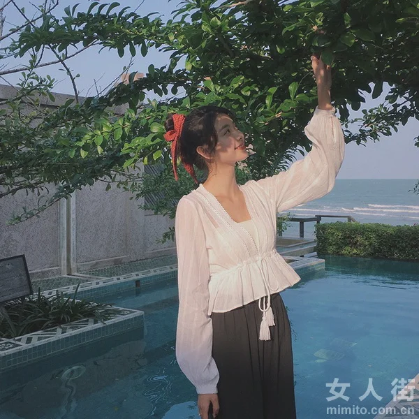 你小露香肩的样子，真得很撩人