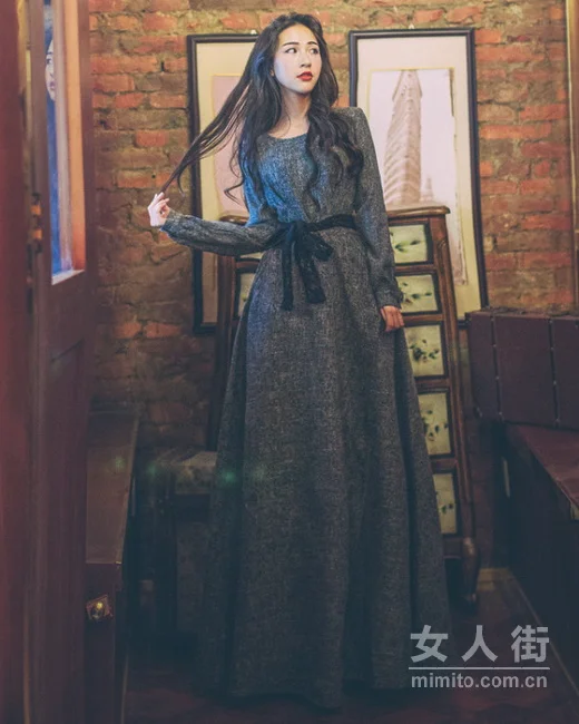 秋季连衣裙这么穿，气场十足又抢眼