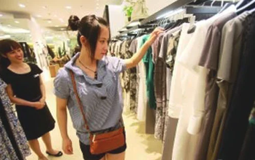 服装店空间布局_服装店店内设计