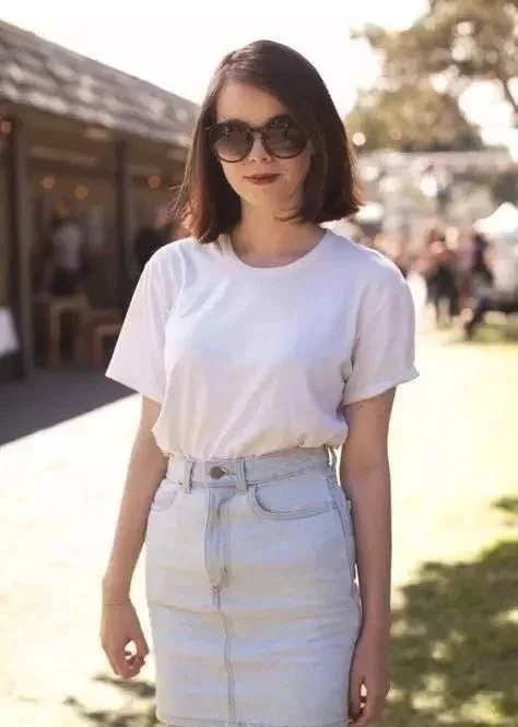 白色T恤搭配最好看的2种方式,随意又好看