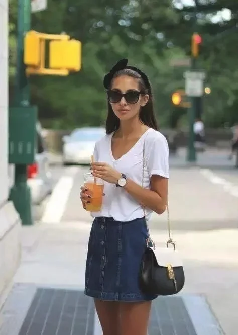 白色T恤搭配最好看的2种方式,随意又好看