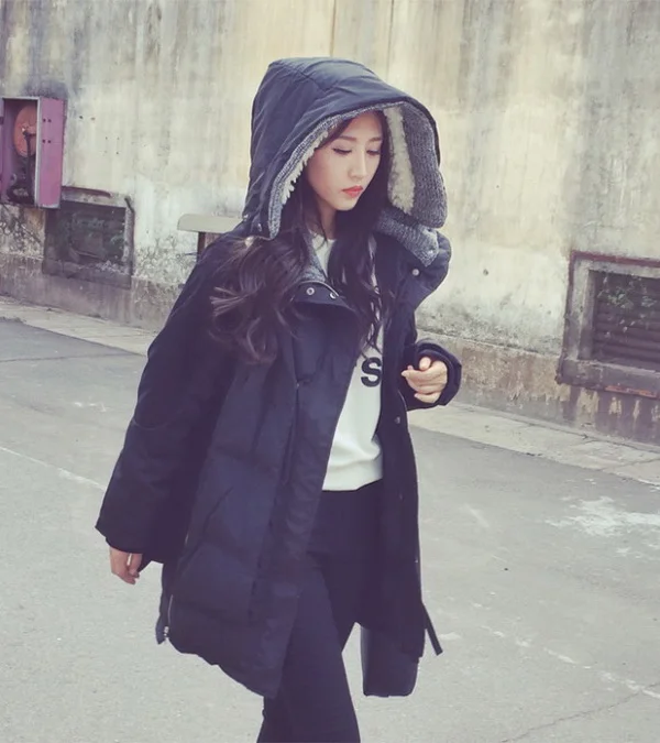 羽绒服穿这个颜色才不会显臃肿