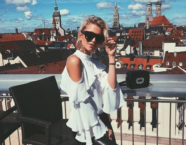 初夏上衣清单 这些材质清爽够时髦