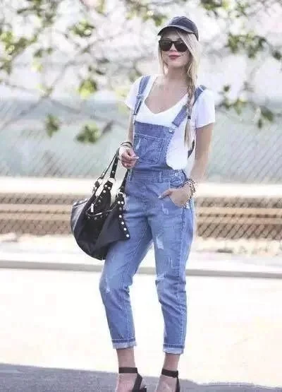 白色T恤搭配最好看的2种方式,随意又好看