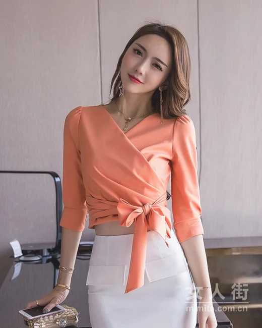 平胸女生早秋搭配，花样衬衫的百变风格